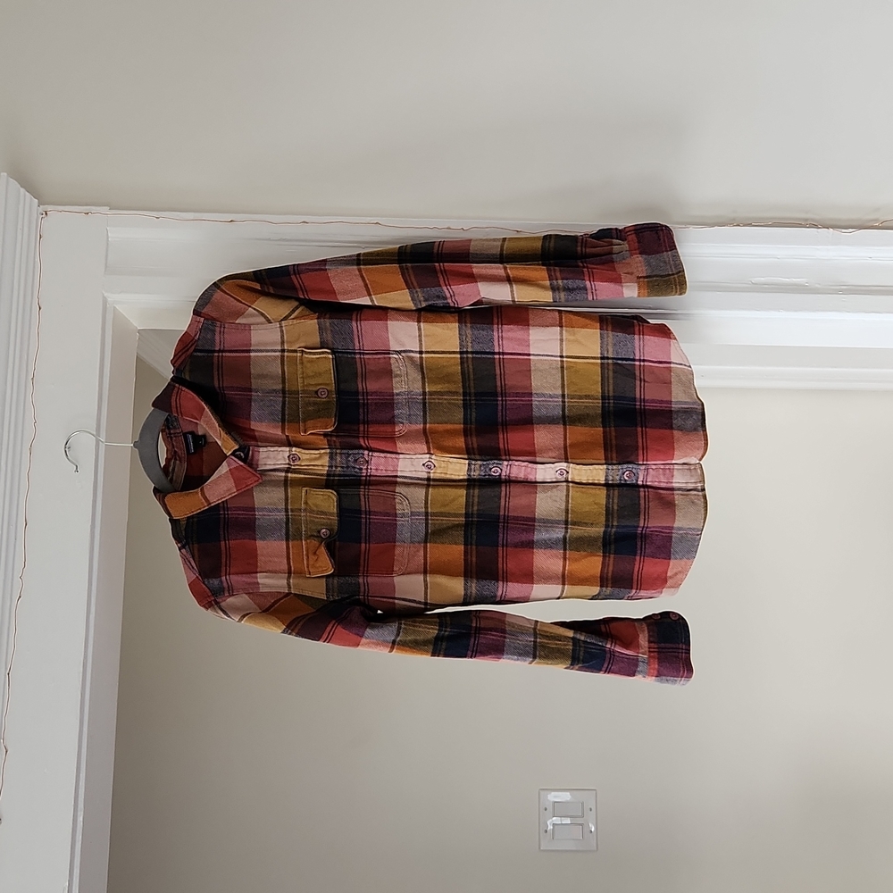 Lightly worn Patagonia women's flannel - L
